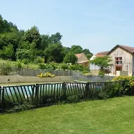 Maison Familiale Avec Piscine Privee A Holiday home Le Buisson-de-Cadouin